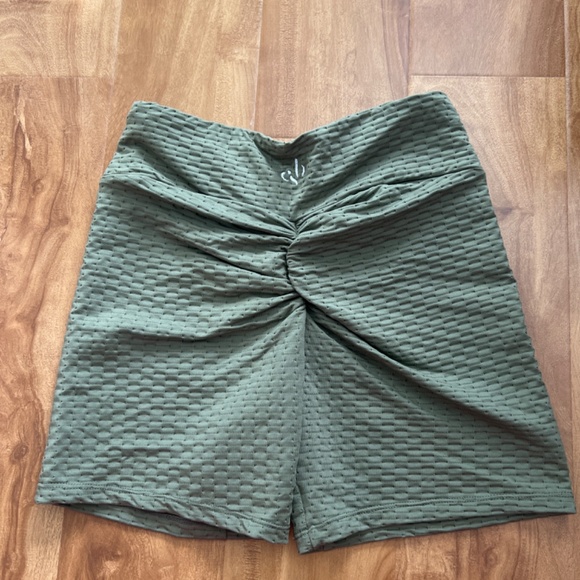 CSB textured scrunch shorts - Picture 2 of 2